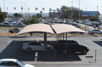 05/08/2014. Credito: Ed Alves/CB/D.A Press. Brasil. Brasilia - DF. Melhorias. Estacionamentos no Aeroporto Internacional JK.