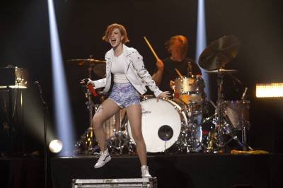 Vocalista do Paramore, Hayley William teve infecção pulmonar - (crédito: STEVE MARCUS) Vocalista do Paramore, Hayley William teve infecção pulmonar - (crédito: STEVE MARCUS)