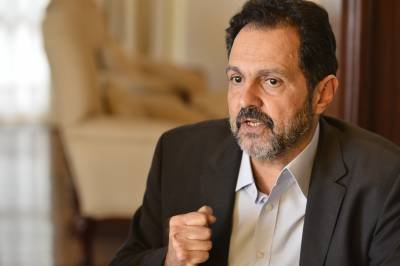 19/12/2014. Crédito: Daniel Ferreira/CB/D.A Press. Brasil. Brasília - DF. Governador do Distrito Federal, Agnelo Queiroz, durante entrevista na residência oficial de Águas Claras.