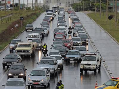 Na contagem regressiva para o réveillon, o alerta de perigo nas rodovias continua em nível máximo, com os brasileiros se deslocando para a virada do ano e também as férias -  (crédito: Breno Fortes/CB/D.A Press)