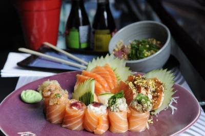 05/02/2015. Crédito: Bruno Peres/CB/D.A Press. Brasil. Brasília - DF. Prato Combinado de Sushi com entrada de Tataki de peixes, do Restaurante Nakombi.