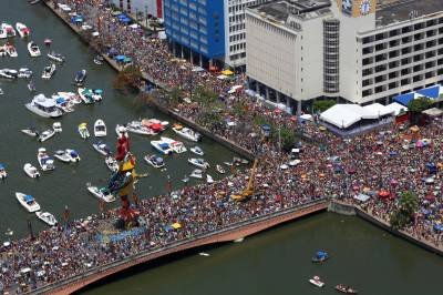 14/02/2015. Crédito: Teresa Maia/DP/D.A Press. Brasil. Recife - PE. Vista aérea do Bloco Galo da Madrugada.