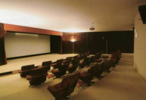Crédito: Elcio Gomes/Reprodução. Cine Alvorada, imagem do livro Os palácios originais de Brasília, de Elcio Gomes da Silva.