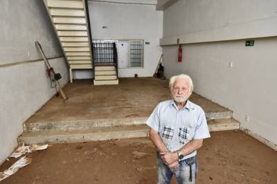 02/06/2015. Crédito: Breno Fortes/CB/D.A. Press. Brasil. Brasília - DF. José Perdiz, 83 anos, proprietário do Teatro Oficina do Perdiz na 708/709 Norte que foi desativado no local que será reativado o teatro na 710 Norte.