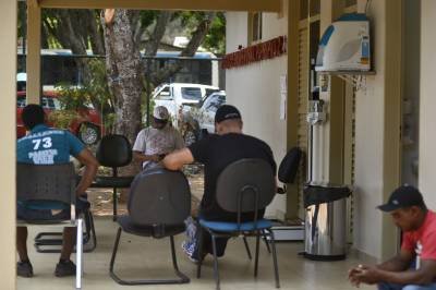 Pacientes aguardam atendimento em posto de saúde - (crédito: Breno Fortes/CB/D.A Press) Pacientes aguardam atendimento em posto de saúde - (crédito: Breno Fortes/CB/D.A Press)