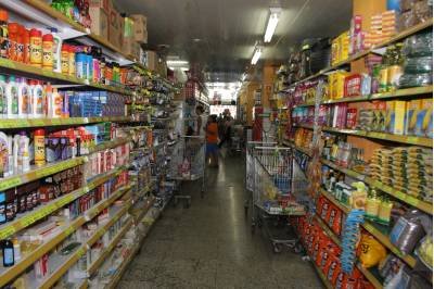 30/10/2015. Crédito: Hugo Gonçalves/CB/D.A Press. Brasil. Brasília - DF. Inflação. Prateleiras de supermercado no Cruzeiro.