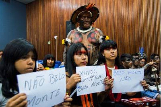 Protesto de indígenas contra o reservatório da Usina Hidrelétrica de Belo Monte, no Rio Xingu. - (crédito: Marcello Casal Jr/Agência Brasil) Protesto de indígenas contra o reservatório da Usina Hidrelétrica de Belo Monte, no Rio Xingu. - (crédito: Marcello Casal Jr/Agência Brasil)