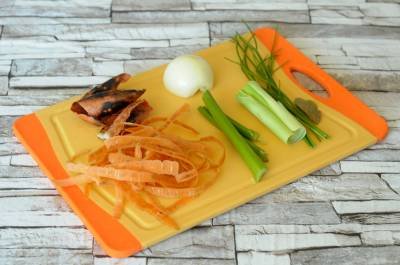 14/04/2016. Crédito: Antonio Cunha/CB/D.A. Press. Brasil. Brasilia - DF. Simples assim.  Talos de legumes e verduras acompanhamentos do caldo de legumes, receita do personal chef Leo.