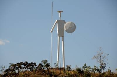 19/07/2016. Crédito: Edy Amaro/Esp.CB/D.A. Press. Brasil. Brasília - DF. Estatua de Dom Quixote, de 30 metros de altura em uma fazenda onde seria uma faculdade na DF-180 região de Samambaia. -  (crédito: Edy Amaro/Esp. CB/D.A Press)
