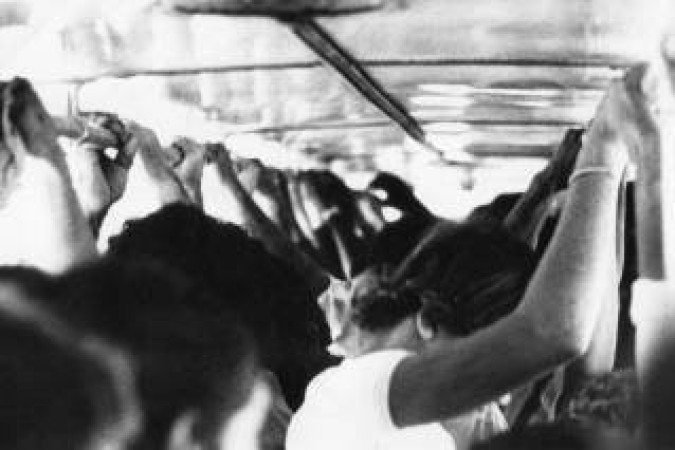 02/10/1976. Crédito: Adauto Cruz/CB/D.A Press. Brasil. Brasília - DF. Ônibus lotado é causa do desgaste dos veículos. - (crédito: Adauto Cruz/CB/D.A Press) 02/10/1976. Crédito: Adauto Cruz/CB/D.A Press. Brasil. Brasília - DF. Ônibus lotado é causa do desgaste dos veículos. - (crédito: Adauto Cruz/CB/D.A Press)