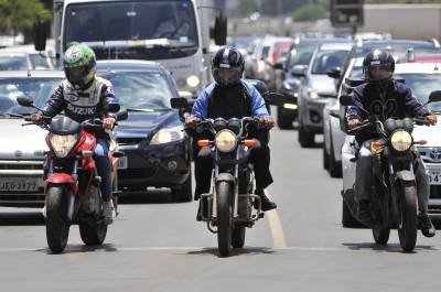 02/12/2016 Crédito: Minervino Junior/CB/D.A Press. Brasil. Brasília - DF. Especial Moto. Motociclistas em situação de irregularidade no trânsito. Setor Comercial Sul.
