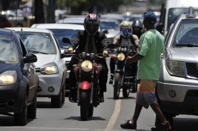 No início dos anos 2000, havia 15.469 motos no DF, hoje são 244 mil