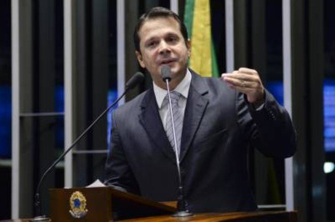 16/02/2017. Crédito: Jefferson Rudy/Agência Senado. Brasil. Brasília - DF. Senador José Antônio Reguffe (sem partido-DF), durante sessão deliberativa extraordinária, no Senado.