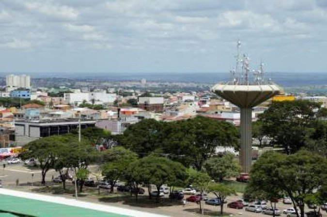 23/03/2017. Crédito: Bruno Peres/Esp.CB/D.A. Press. Brasil. Brasilia - DF. Caixa D'agua no Centro da Ceilandia.