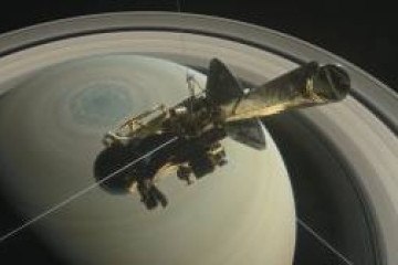 Anéis de Saturno formam um disco fino, composto principalmente por água congelada e, em menor medida, minerais -  (crédito: Nasa/Divulgacao)