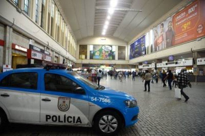 Trem que seguia da estação Santa Cruz, na zona oeste, para a Central do Brasil (foto), no centro do Rio - (crédito: Tania Rego/Agencia Brasil) Trem que seguia da estação Santa Cruz, na zona oeste, para a Central do Brasil (foto), no centro do Rio - (crédito: Tania Rego/Agencia Brasil)