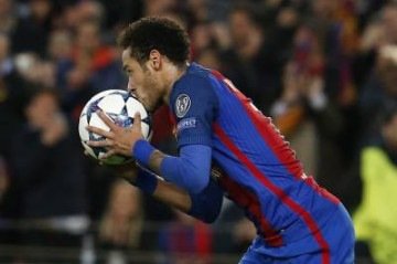 (FILES) This file photo taken on March 08, 2017 shows Barcelonas Brazilian forward Neymar kissing the ball as he celebrates after scoring during the UEFA Champions League round of 16 second leg football match FC Barcelona vs Paris Saint-Germain FC at the Camp Nou stadium in Barcelona. Neymar will leave prematurely the Catalan club the player announced on arrival to a training session at the Sports Center FC Barcelona Joan Gamper in Sant Joan Despi, near Barcelona on August 2, 2017 following a rumour that he is considering a move to French club PSG. / AFP / PAU BARRENA