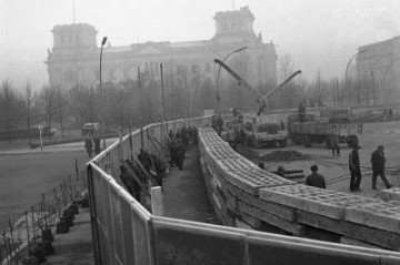 O 'Muro da Vergonha' foi construído em 155 km ao redor de Berlim Ocidental em agosto de 1961 -  (crédito: Reprodu??o/Internet)