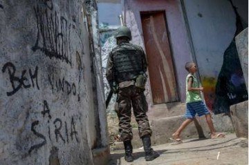 Brasil falha acesso à educação e na construção de oportunidades reais - (crédito: MAURO PIMENTEL) Brasil falha acesso à educação e na construção de oportunidades reais - (crédito: MAURO PIMENTEL)