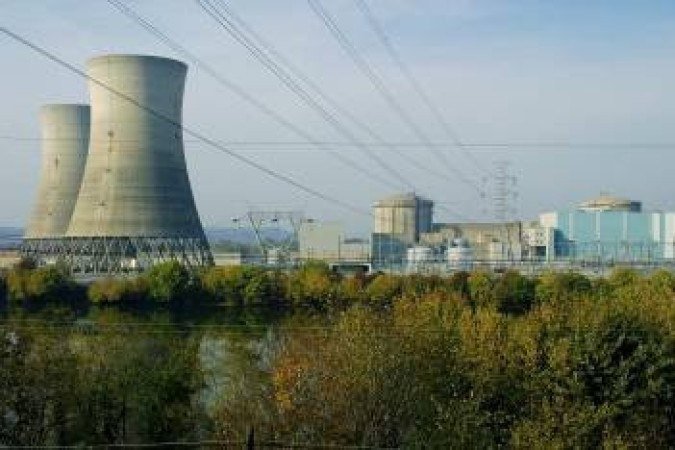 (FILES) This file photo taken on October 31, 2001 shows Three Mile Island Nuclear Generating Station site in Middletown, PA. The facility is on an island in the Susquehanna River, south of Harrisburg, the state capital.  / AFP / TOM MIHALEK