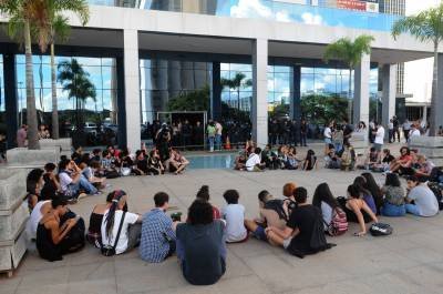10/04/2018 Crédito: Antonio Cunha/CB/D.A Press. Brasil. Brasilia - DF. Invasão dos universitários da UNB no FNDE, do Setor Bancário Sul.