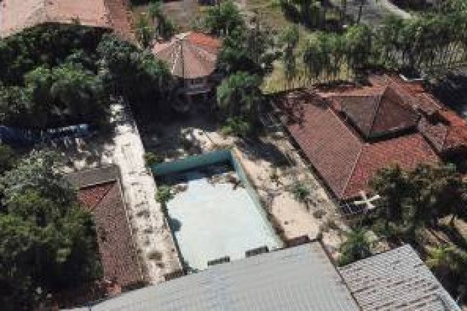 Hotel Torre Palace, Estação Bernardo Sayão e Academia de Tênis