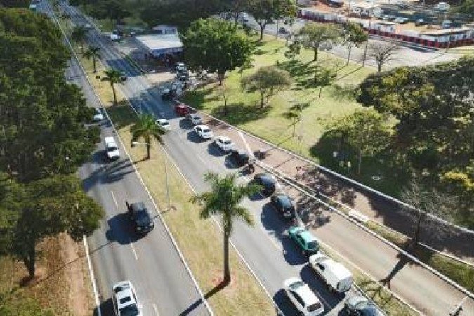 Mulher é atropelada no Eixinho Sul nesta quinta (18/9) -  (crédito: Breno Fortes/CB/D.A Press)