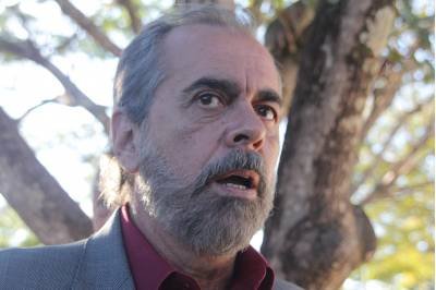 05/07/2018. Crédito: Bárbara Cabral/Esp. CB/D.A Press. Brasil. Brasília - DF. Cidades. Familiares, amigos e personalidades do Distrito Federal se despediram do engenheiro e presidente do Sindicato da Indústria da Construção Civil do Distrito Federal (Sinduscon-DF), Luiz Carlos Botelho Ferreira em cerimônia no cemitério Campo da Esperança. O presidente do PV-DF, Eduardo Brandão.