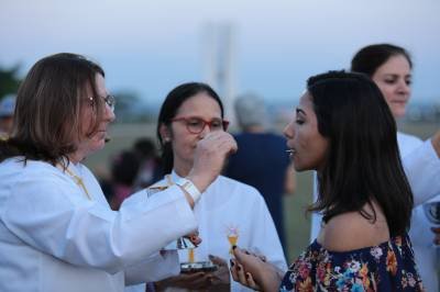 12/10/2018. Crédito: Wallace Martins/Esp.CB/D.A Press. Brasil. Brasília - DF. Cidades. Missa de Nossa Senhora Aparecida chama fiéis à Esplanada dos Ministérios. A santa foi escolhida para ser a padroeira do Brasil e de Brasília e é homenageada em 12 de outubro, mesma data do Dia das Crianças.