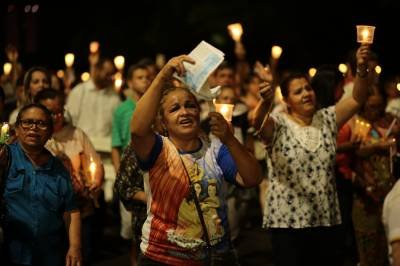 12/10/2018. Crédito: Wallace Martins/Esp.CB/D.A Press. Brasil. Brasília - DF. Cidades. Missa de Nossa Senhora Aparecida chama fiéis à Esplanada dos Ministérios. A santa foi escolhida para ser a padroeira do Brasil e de Brasília e é homenageada em 12 de outubro, mesma data do Dia das Crianças.