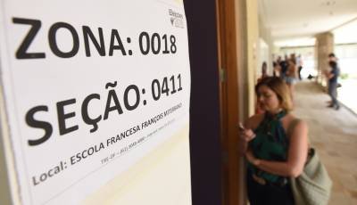 A estratégia dos candidatos é continuar com campanhas nas ruas, apresentação das propostas e divulgação nas redes sociais para conquistar os eleitores indecisos -  (crédito: Ed Alves/CB/D.A Press)