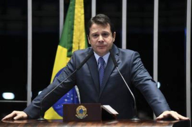 30/10/2018. Crédito: Jefferson Rudy/Agência Senado. Brasil. Brasília - DF. Plenário do Senado Federal durante sessão deliberativa ordinária. Em discurso, à tribuna, o senador José Antônio Reguffe (sem partido-DF) que se manifestou contra o aumento de taxas de cartório no DF.