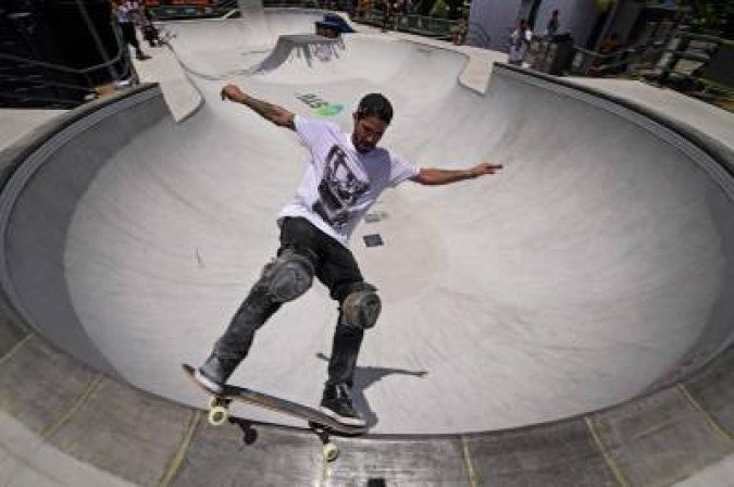 A produção acompanha desde as peripécias de uma infância travessa até as conquistas do maior medalhista da história dos X Games -  (crédito: Carl de Souza/AFP)