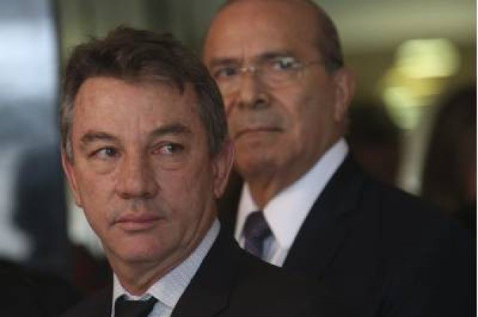 11/12/2018. Crédito: Antonio Cruz/Agência Brasil. Brasil. Brasília - DF. O governador eleito de Roraima e interventor, Antônio Denarium, acompanhado do ministro da Casa Civil, Eliseu Padilha, fala à imprensa, após reunião com o presidente Michel Temer, sobre a intervenção federal em Roraima. - (crédito: Antonio Cruz/Agência Brasil) 11/12/2018. Crédito: Antonio Cruz/Agência Brasil. Brasil. Brasília - DF. O governador eleito de Roraima e interventor, Antônio Denarium, acompanhado do ministro da Casa Civil, Eliseu Padilha, fala à imprensa, após reunião com o presidente Michel Temer, sobre a intervenção federal em Roraima. - (crédito: Antonio Cruz/Agência Brasil)