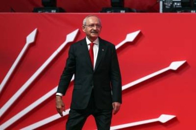 Chairman of the Republican People's Party (CHP) Kemal Kilicdaroglu arrives for a CHP party meeting to present the candidates ahead of the March 31 local elections on February 10, 2019 at the Ankara Sports Hall in Ankara, Turkey.  / AFP / Adem ALTAN
