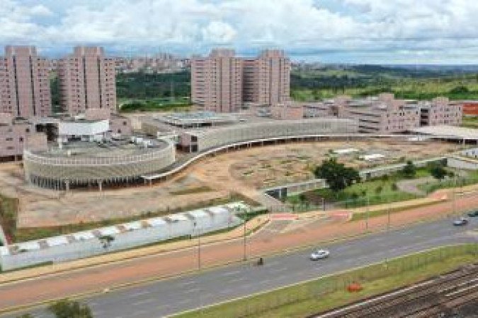 Segundo Ibaneis, a intenção é realizar a compra do imóvel e criar um plano de ocupação para o local. -  (crédito: Breno Fortes/CB/D.A Press)