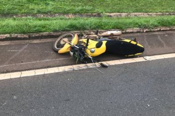 Tanto o motociclista quanto o pedestre morreram durante o acidente - (crédito: PRF/Divulgação) Tanto o motociclista quanto o pedestre morreram durante o acidente - (crédito: PRF/Divulgação)