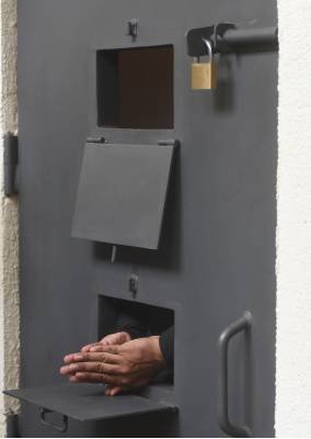 O nome, a foto e demais informações sobre os foragidos estão no site oficial da Secretaria de Estado de istração Penitenciária - (crédito: Ed Alves/CB/D.A Press) O nome, a foto e demais informações sobre os foragidos estão no site oficial da Secretaria de Estado de istração Penitenciária - (crédito: Ed Alves/CB/D.A Press)