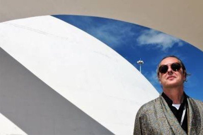 Charles Cosac retoma a paixão de publicar livros