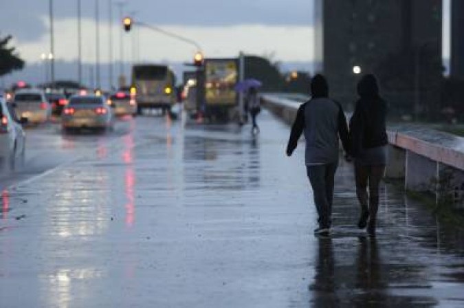 Estão previstas, para o dia, nuvens carregadas e possíveis pancadas de chuva e trovoadas na região -  (crédito: Wallace Martins/Esp. CB/D.A Press)