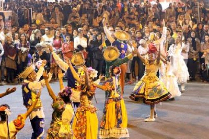 Não há frio que resista a animação das festas juninas típicas 