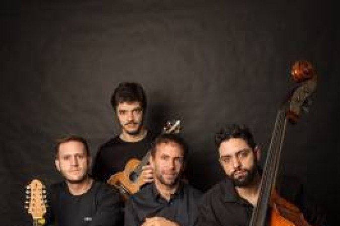 Grupo Gypsy Jazz Club, formado por Victor Angeleas (violão e bandolim) Igor Diniz (baixo), Eduardo Souza (violão) e Pedro Vasconcellos (cavaquinho). - (crédito: Celio Maciel/Divulgação) Grupo Gypsy Jazz Club, formado por Victor Angeleas (violão e bandolim) Igor Diniz (baixo), Eduardo Souza (violão) e Pedro Vasconcellos (cavaquinho). - (crédito: Celio Maciel/Divulgação)