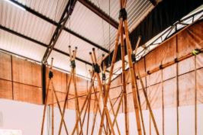 2019. Crédito: Thaís Mallon/Divulgação. Cultura. Projetos culturais em condomínios. Mostra Residência Nós No Bambu, localizada em área de preservação ambiental Serrinha do Paranoá.