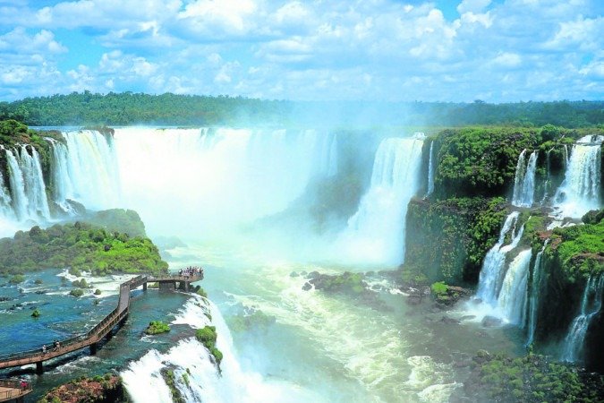 O planejamento prevê a inserção de grandes áreas para ampla visitação, além do atual centro de Cataratas. A concessão promoverá locais menos conhecidos pela maioria dos turistas como o Rio Azul e as Ilhas do Iguaçu e Gonçalves Dias - (crédito: Christian Knepper/MTur/Divulgação) O planejamento prevê a inserção de grandes áreas para ampla visitação, além do atual centro de Cataratas. A concessão promoverá locais menos conhecidos pela maioria dos turistas como o Rio Azul e as Ilhas do Iguaçu e Gonçalves Dias - (crédito: Christian Knepper/MTur/Divulgação)