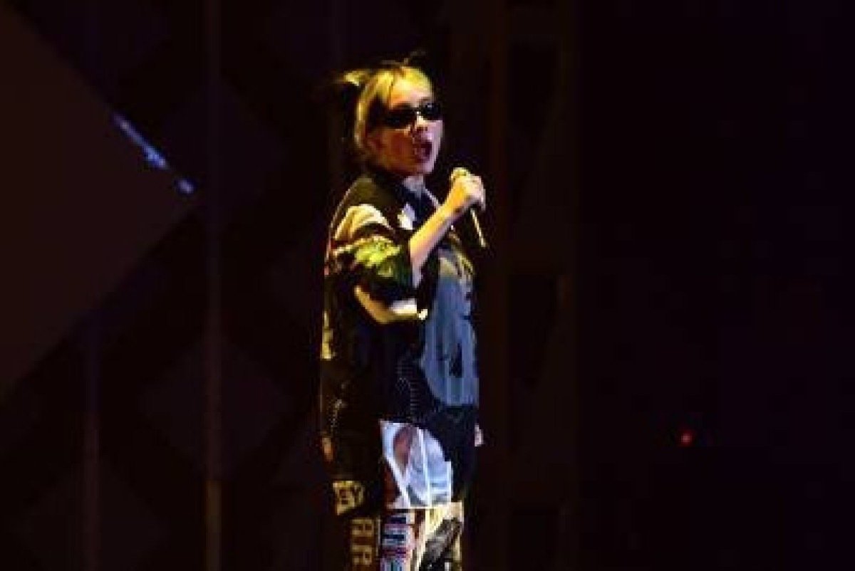 Fãs criticam Billie Eilish e apontam fala racista em show na Irlanda