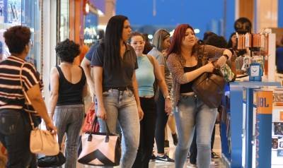 26/12/2019. Credito: Ed Alves/CB/D.A.Press. Brasil. Brasilia - DF. Cidades. Movimentacao,  troca de presentes e compras para o ano novo.