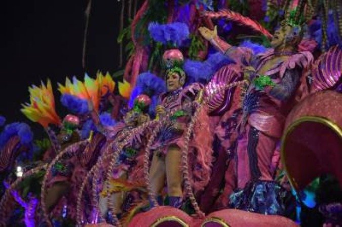 Revellers of the Mocidade Alegre samba school perform during the second night of carnival in Sao Paulo, Brazil, at the city's Sambadrome early on February 23, 2020. / AFP / NELSON ALMEIDA