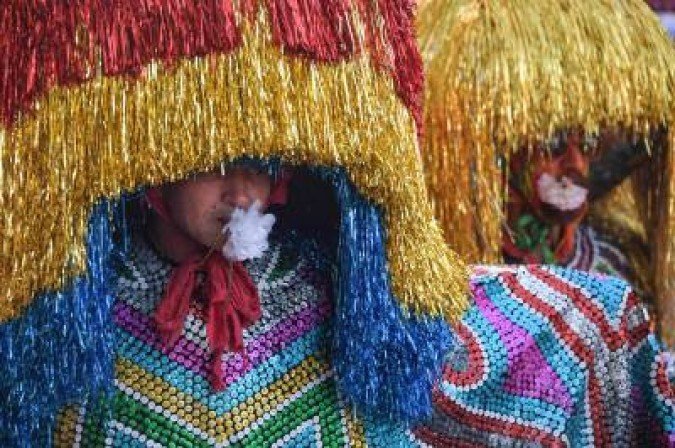 Brazilian Maracatu dancers perform during the traditional Galo da Madrugada (Dawn Rooster) carnival parade along the streets of Sao Paulo, Brazil, on February 25, 2020. / AFP / NELSON ALMEIDA