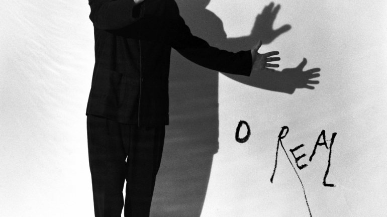 Arnaldo Antunes canta clássicos da sua carreira