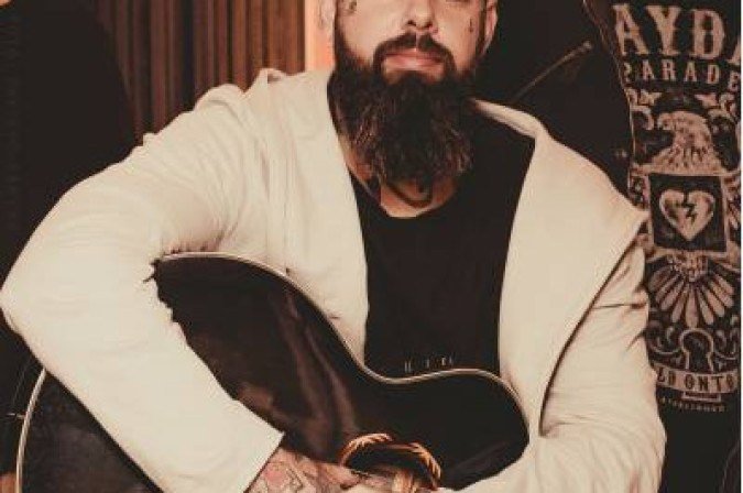 Tico Santa Cruz lembrou 
de Xibom bombom do 
grupo As Meninas